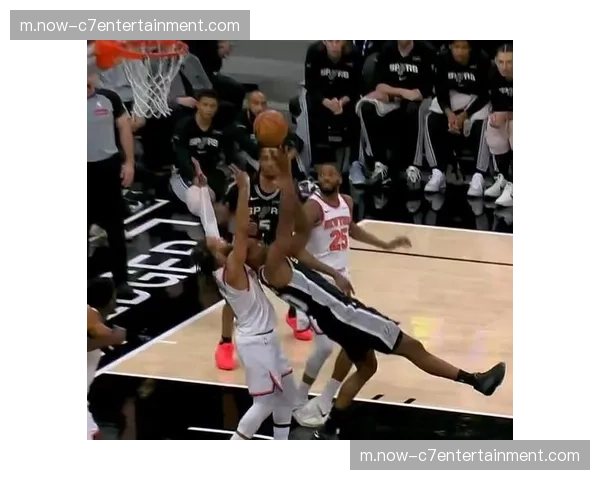 布里奇斯25分5抢断限制文班亚马 尼克斯终结马刺十一连胜势头